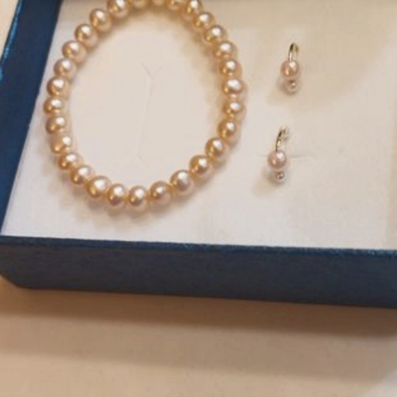 Gold Celebration Kids Pink Pearl Bracelet with Earrings. - Picture 3 of 7